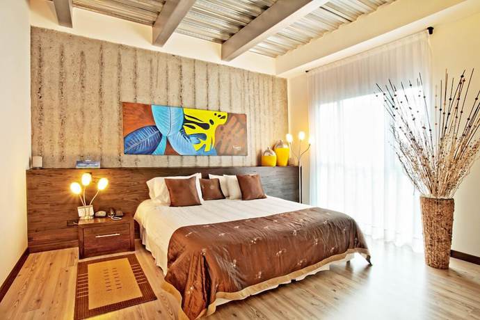 Imagen de la habitación del Hotel Habitat Suites. Foto 10