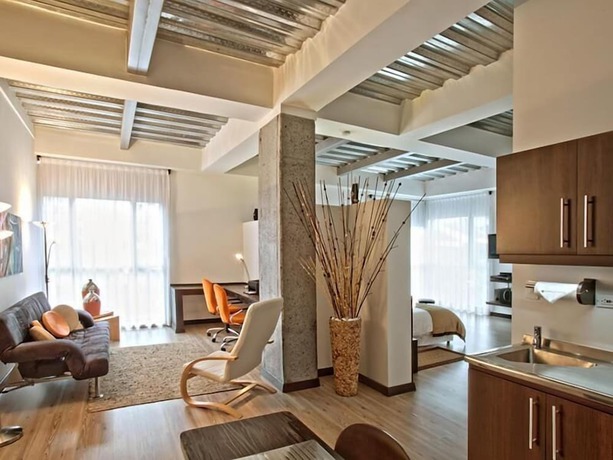 Imagen de la habitación del Hotel Habitat Suites. Foto 15