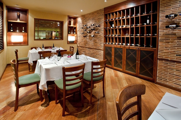 Imagen del bar/restaurante del Hotel Habitel Select. Foto 9