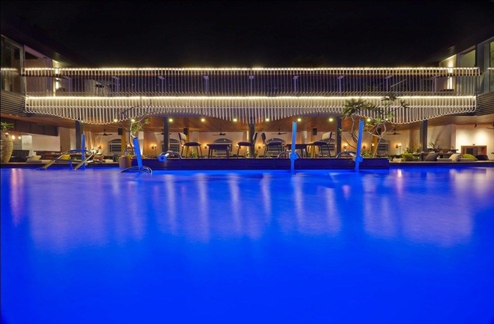 Imagen de la piscina del Hotel Hablis. Foto 16