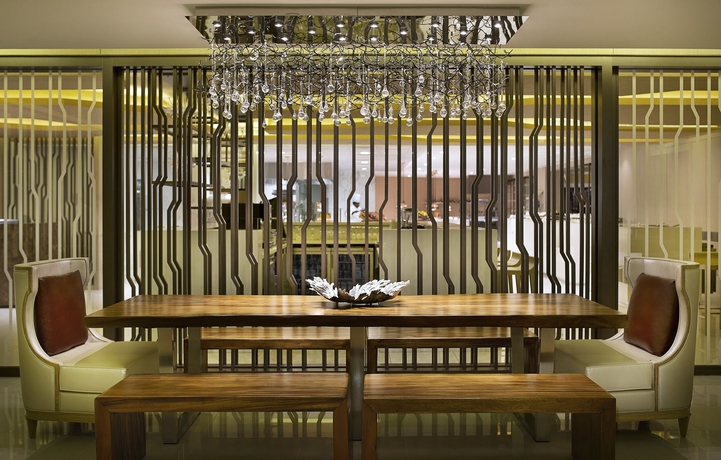 Imagen del bar/restaurante del Hotel Habtoor Grand Resort, Autograph Collection. Foto 2