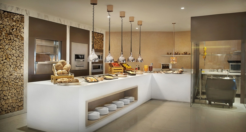 Imagen del bar/restaurante del Hotel Habtoor Grand Resort, Autograph Collection. Foto 3