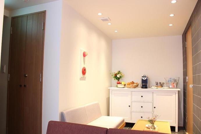 Imagen de los interiores del Hotel Hachi Inn. Foto 6