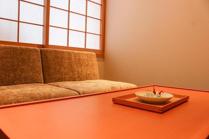 Imagen de los interiores del Hotel Hachi Inn. Foto 7