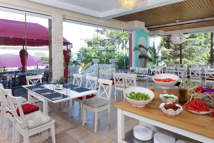 Imagen del bar/restaurante del Hotel Hacienda Beach Resort. Foto 6