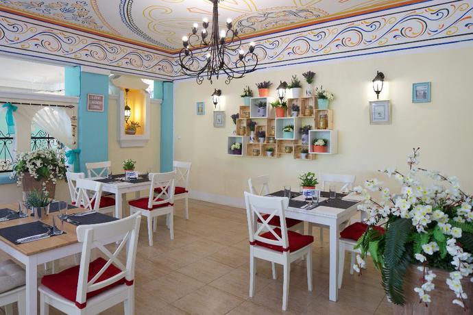 Imagen del bar/restaurante del Hotel Hacienda Beach Resort. Foto 7
