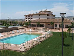 Imagen de la piscina del Hotel Hacienda Castellar. Foto 7