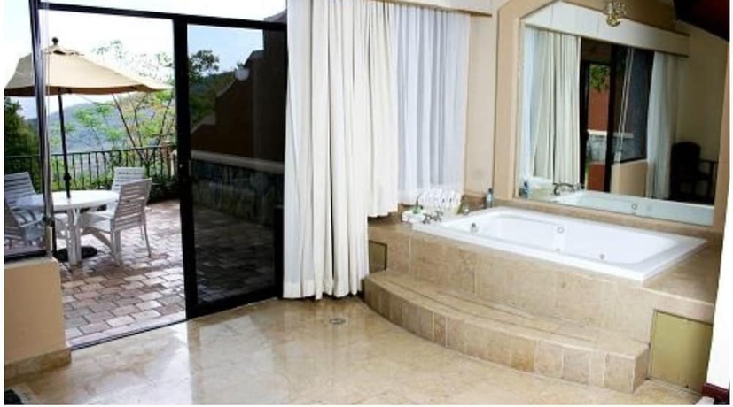 Imagen de la habitación del Hotel Hacienda Cola De Caballo. Foto 6