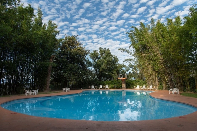 Imagen de la piscina del Hotel Hacienda Cola De Caballo. Foto 10