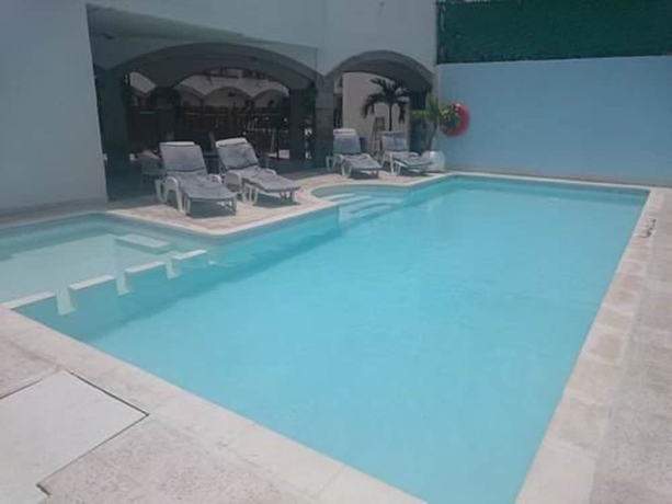 Imagen de la piscina del Hotel Hacienda De Castilla. Foto 18