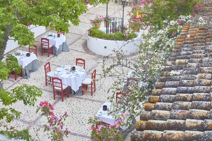 Imagen del bar/restaurante del Hotel Hacienda De San Rafael. Foto 2