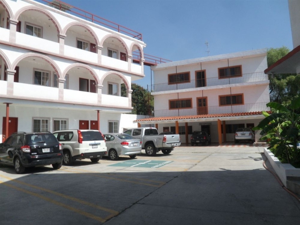 Imagen de los exteriores del Hotel Hacienda De Zapata. Foto 8