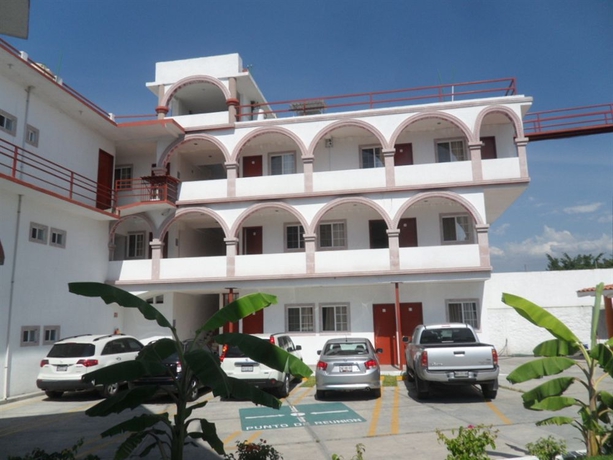 Imagen de los exteriores del Hotel Hacienda De Zapata. Foto 9