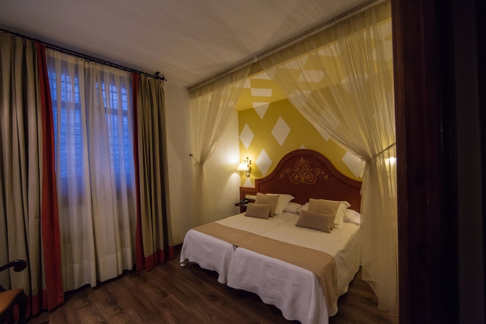 Imagen de la habitación del Hotel Hacienda Del Cardenal. Foto 2