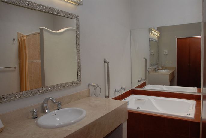 Imagen de la habitación del Hotel Hacienda Don Cenobio. Foto 3