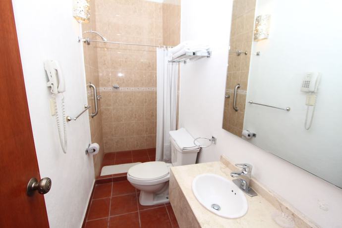 Imagen de la habitación del Hotel Hacienda Don Cenobio. Foto 8