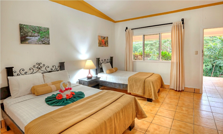 Imagen de la habitación del Hotel Hacienda Guachipelin. Foto 7