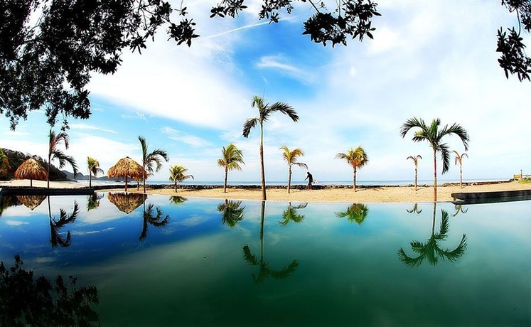 Imagen de los exteriores del Hotel Hacienda Iguana Beach and Golf Resort. Foto 3