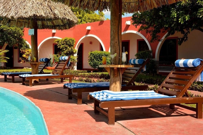 Imagen de la piscina del Hotel Hacienda Inn Aeropuerto. Foto 8