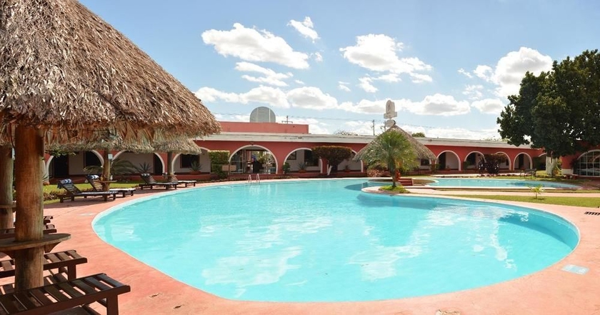 Imagen de la piscina del Hotel Hacienda Inn Aeropuerto. Foto 11