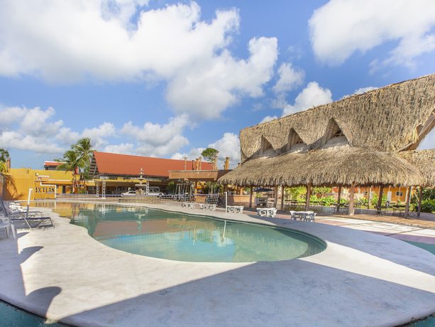 Imagen de la piscina del Hotel Hacienda Ixtlan. Foto 17