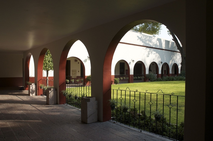 Imagen de los exteriores del Hotel Hacienda Jurica By Brisas. Foto 7