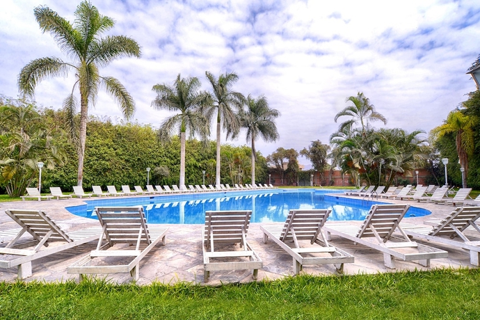 Imagen de la piscina del Hotel Hacienda Lima Norte. Foto 19
