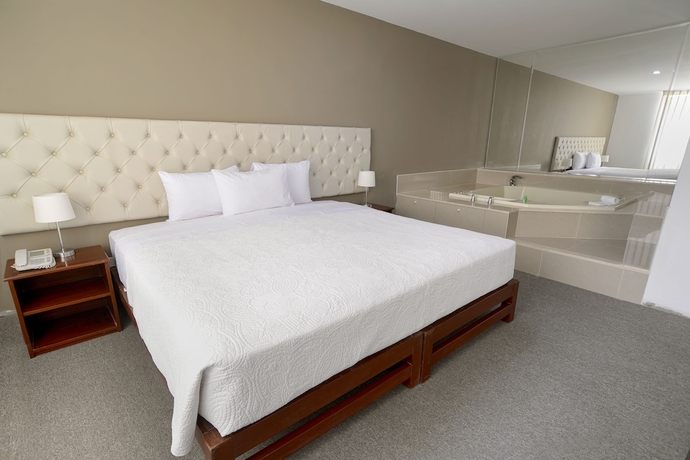 Imagen de la habitación del Hotel Hacienda Lima Norte. Foto 14