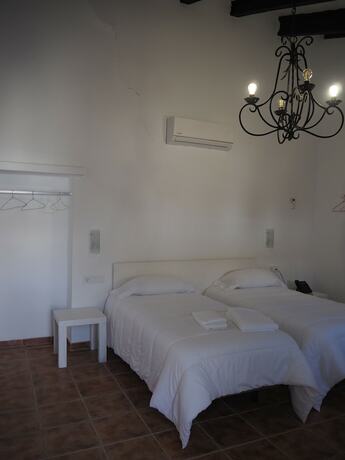 Imagen de la habitación del Hotel Hacienda Marcharavi. Foto 15
