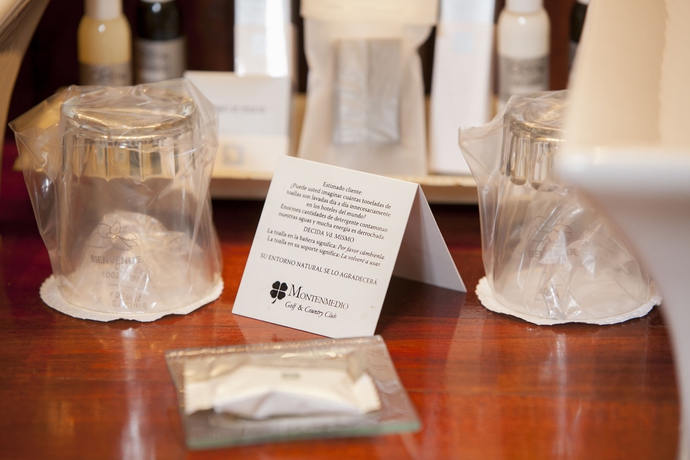 Imagen de la habitación del Hotel Hacienda Montenmedio. Foto 13