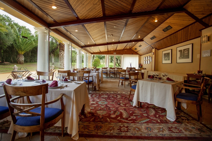 Imagen del bar/restaurante del Hotel Hacienda Montenmedio. Foto 9