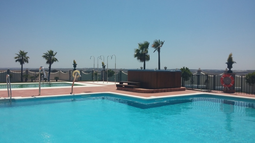 Imagen de la piscina del Hotel Hacienda Montija. Foto 18