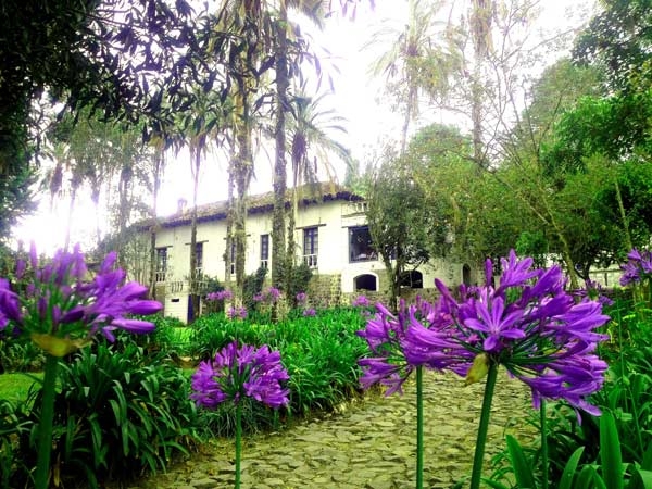 Imagen de los exteriores del Hotel Hacienda Pinsaqui. Foto 12