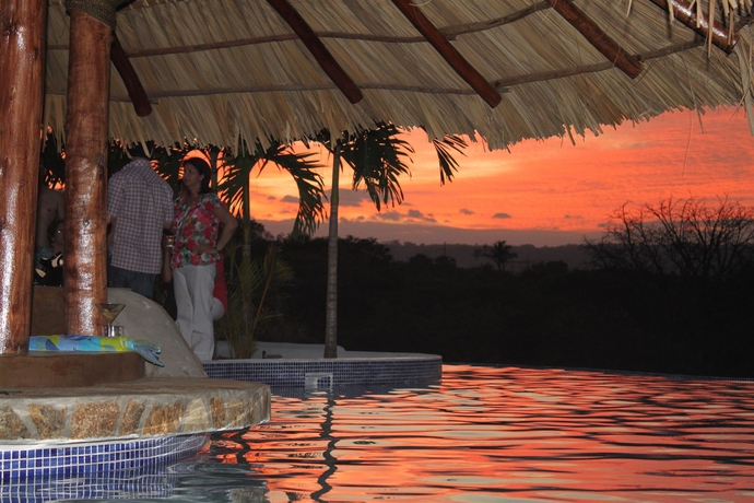Imagen de la piscina del Hotel Hacienda Puerta Del Cielo Ecolodge and Spa. Foto 5