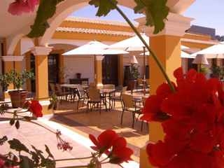 Imagen de los exteriores del Hotel Hacienda Real Los Olivos. Foto 7