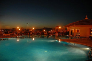 Imagen de la piscina del Hotel Hacienda Real Los Olivos. Foto 10
