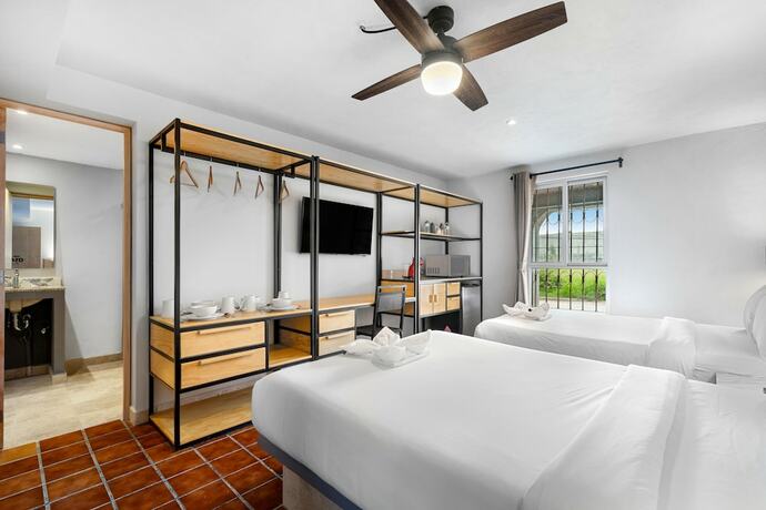 Imagen general del Hotel Hacienda Santa Barbara. Foto 11