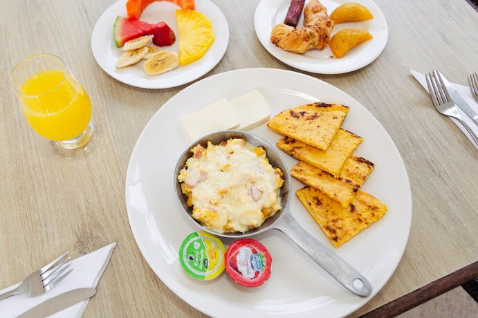 Imagen del bar/restaurante del Hotel Hacienda Santa Clara. Foto 9