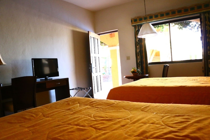 Imagen de la habitación del Hotel Hacienda Suites Loreto. Foto 2