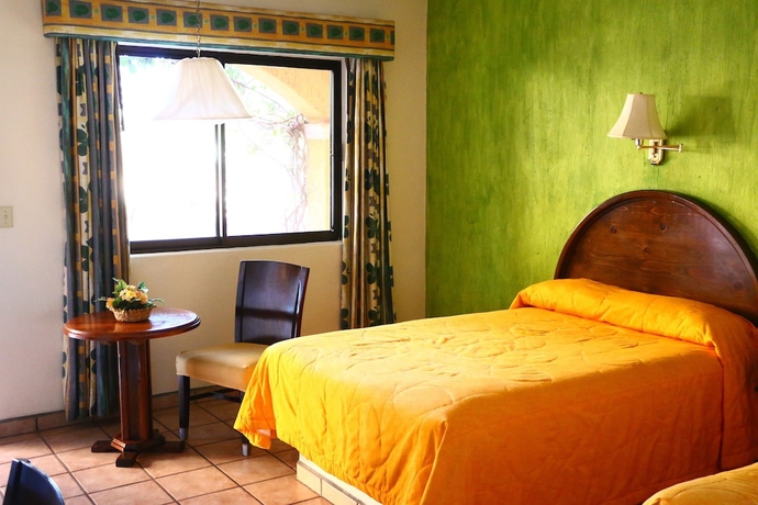 Imagen de la habitación del Hotel Hacienda Suites Loreto. Foto 3