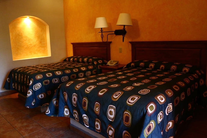 Imagen de la habitación del Hotel Hacienda Suites Loreto. Foto 6