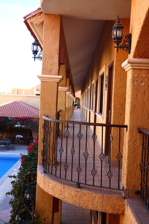 Imagen de la habitación del Hotel Hacienda Suites Loreto. Foto 10