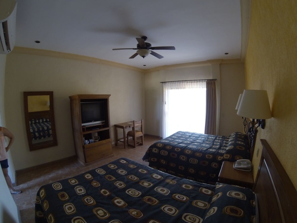 Imagen de la habitación del Hotel Hacienda Suites Loreto. Foto 12