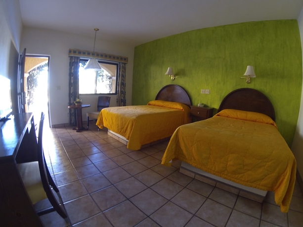 Imagen de la habitación del Hotel Hacienda Suites Loreto. Foto 14