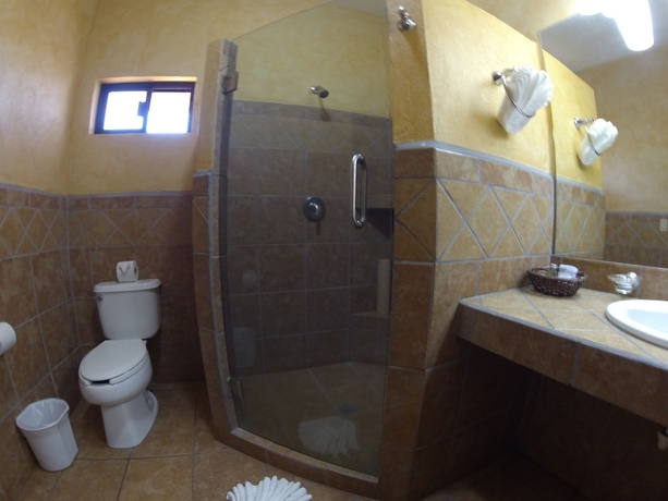 Imagen de la habitación del Hotel Hacienda Suites Loreto. Foto 15