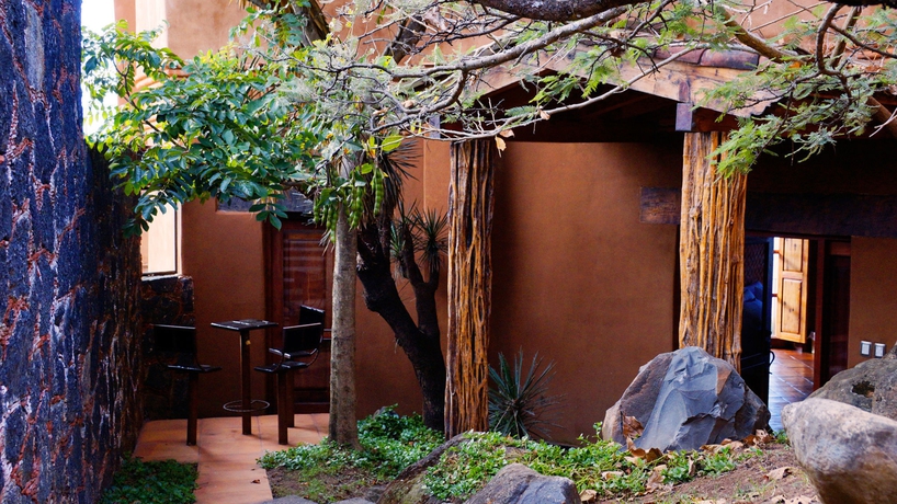 Imagen de los exteriores del Hotel Hacienda Ucazanaztacua. Foto 11