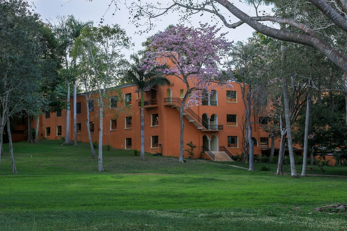 Imagen de los exteriores del Hotel Hacienda Uxmal Plantation and Museum. Foto 9
