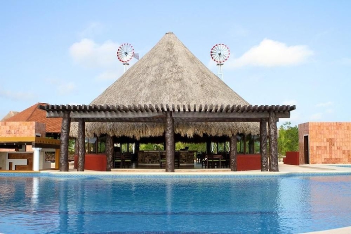 Imagen de la piscina del Hotel Hacienda Viva Sotuta De Pe&oacute;n. Foto 16