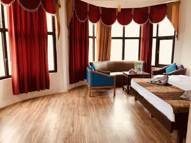 Imagen de la habitación del Hotel Hadimba Palace Manali. Foto 13