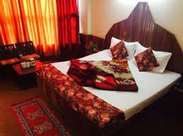 Imagen de la habitación del Hotel Hadimba Palace Manali. Foto 18